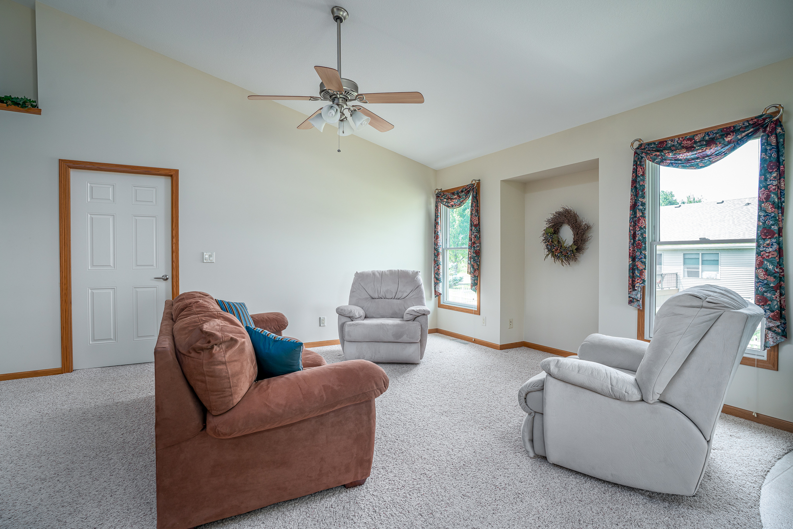 5406 Villa Court Property Photo 7