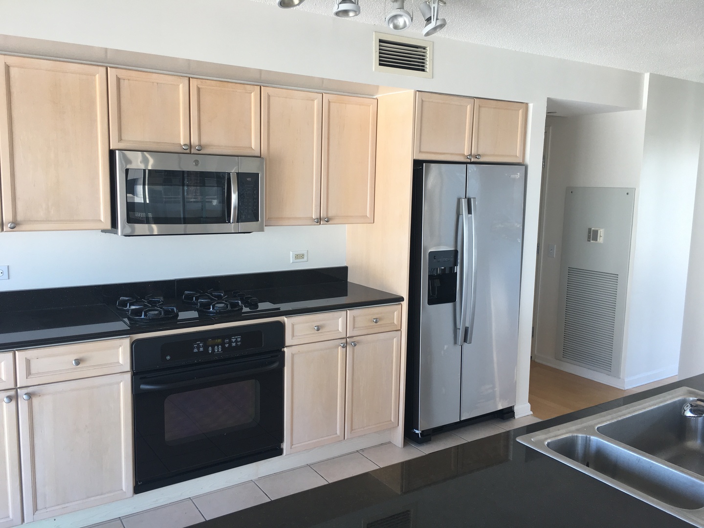 1720 Maple Avenue 710 Property Photo 6