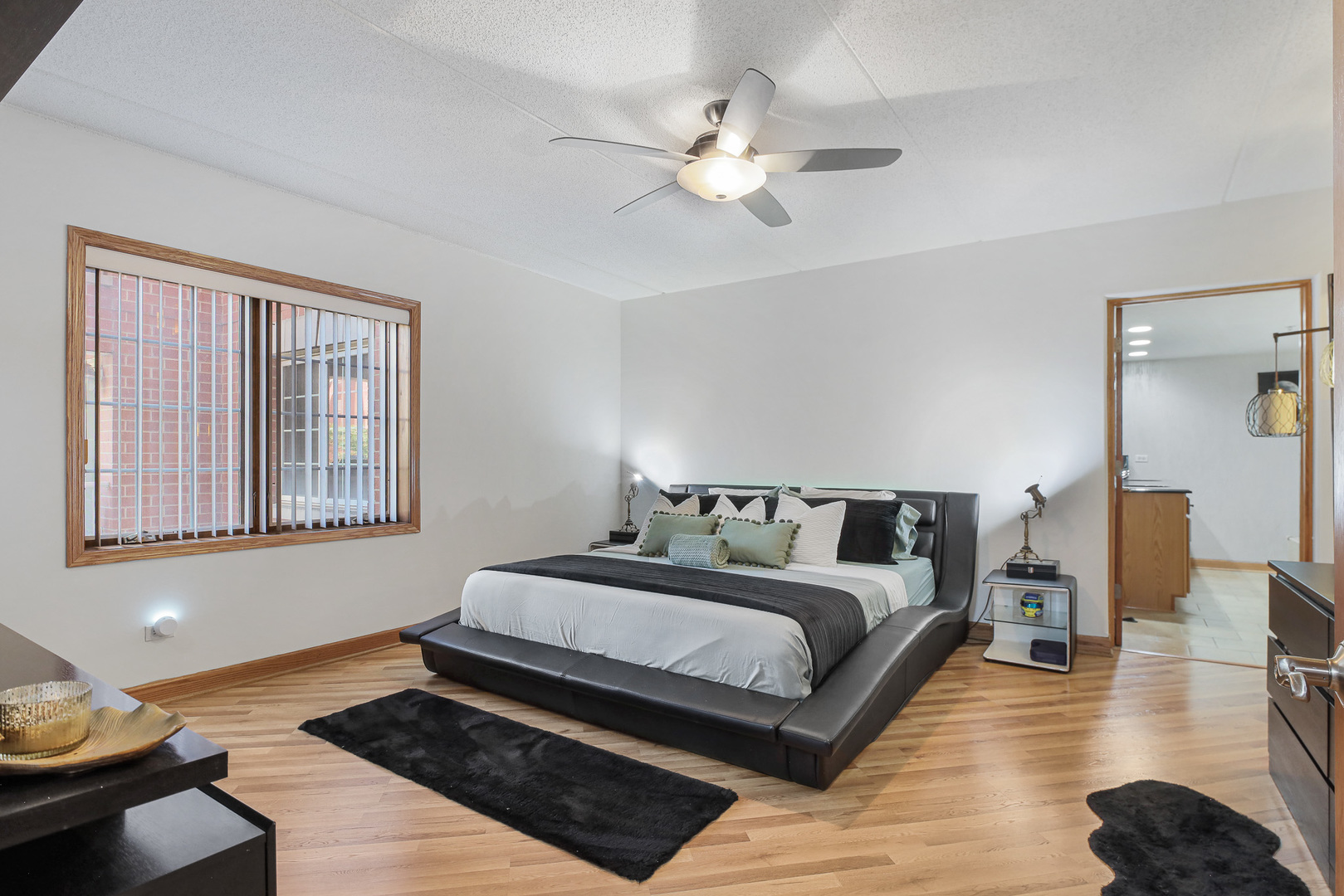 4833 N Olcott Avenue 201 Property Photo 18
