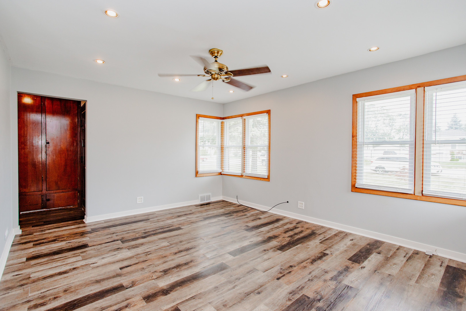10113 Mclean Avenue Property Photo 4