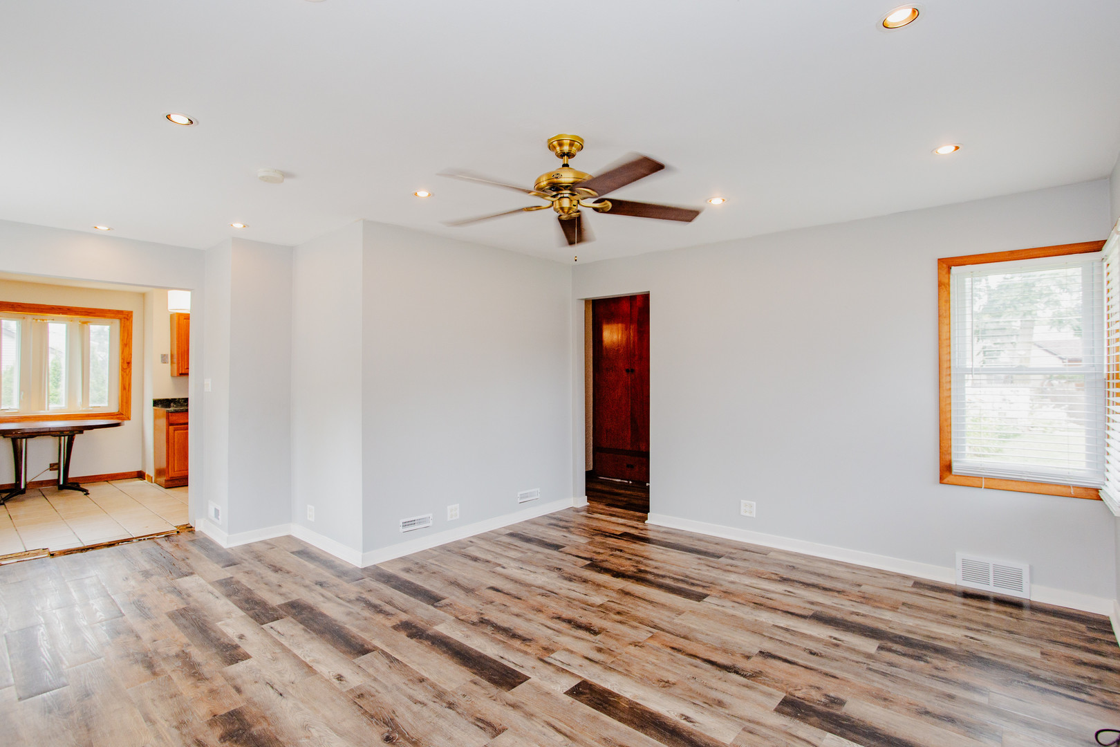 10113 Mclean Avenue Property Photo 5