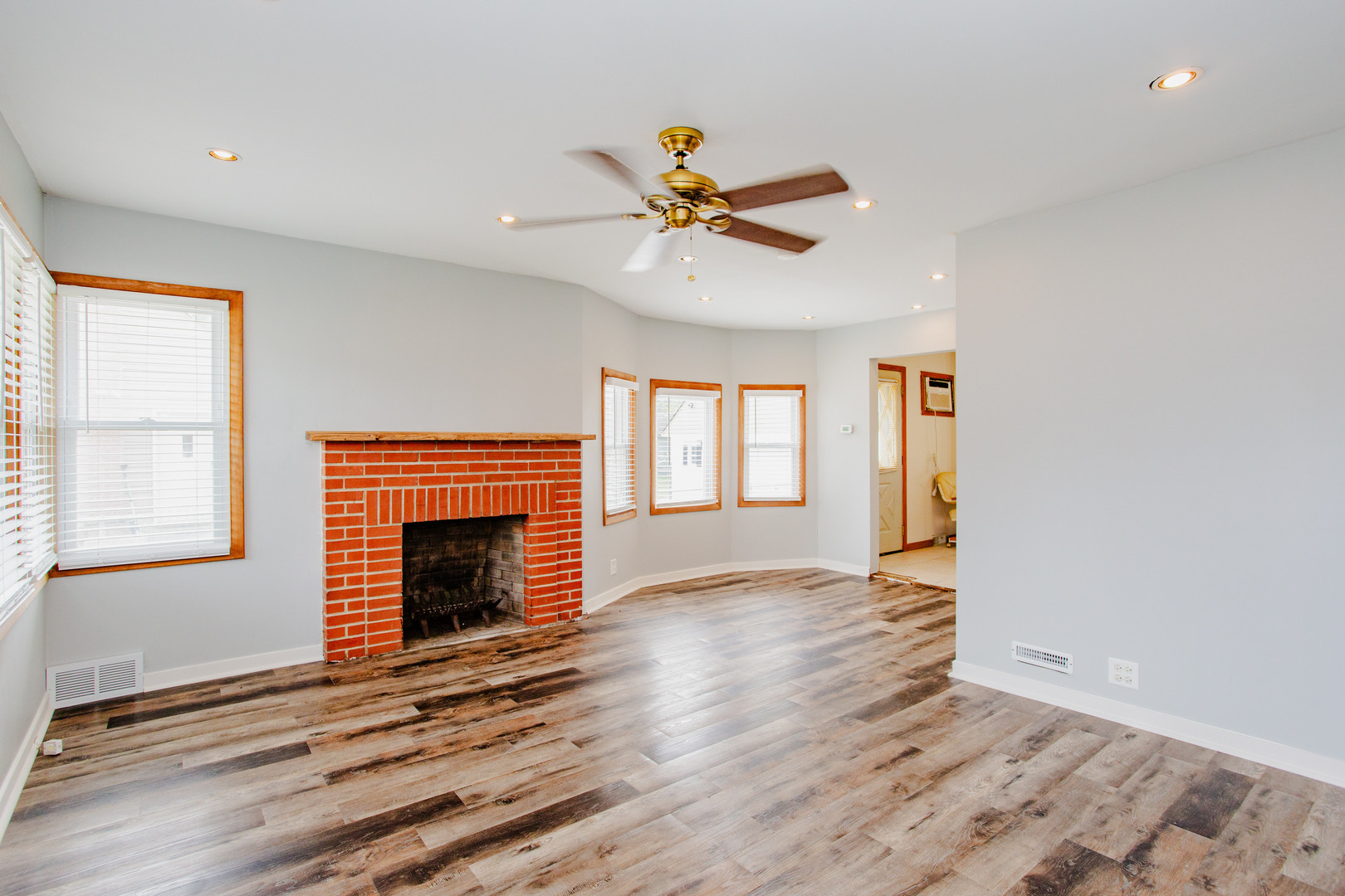 10113 Mclean Avenue Property Photo 6
