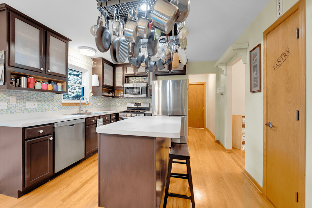 2304 Tremont Avenue Property Photo 6