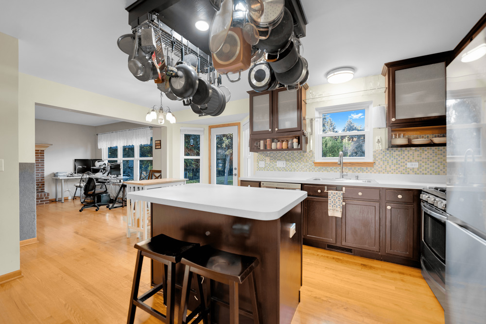 2304 Tremont Avenue Property Photo 8