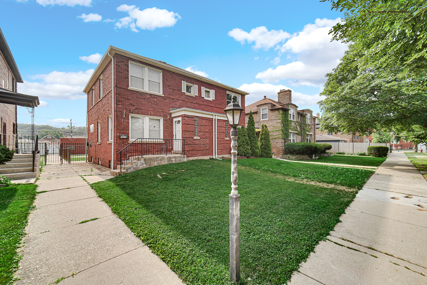 1819 N Mcvicker Avenue Property Photo 1