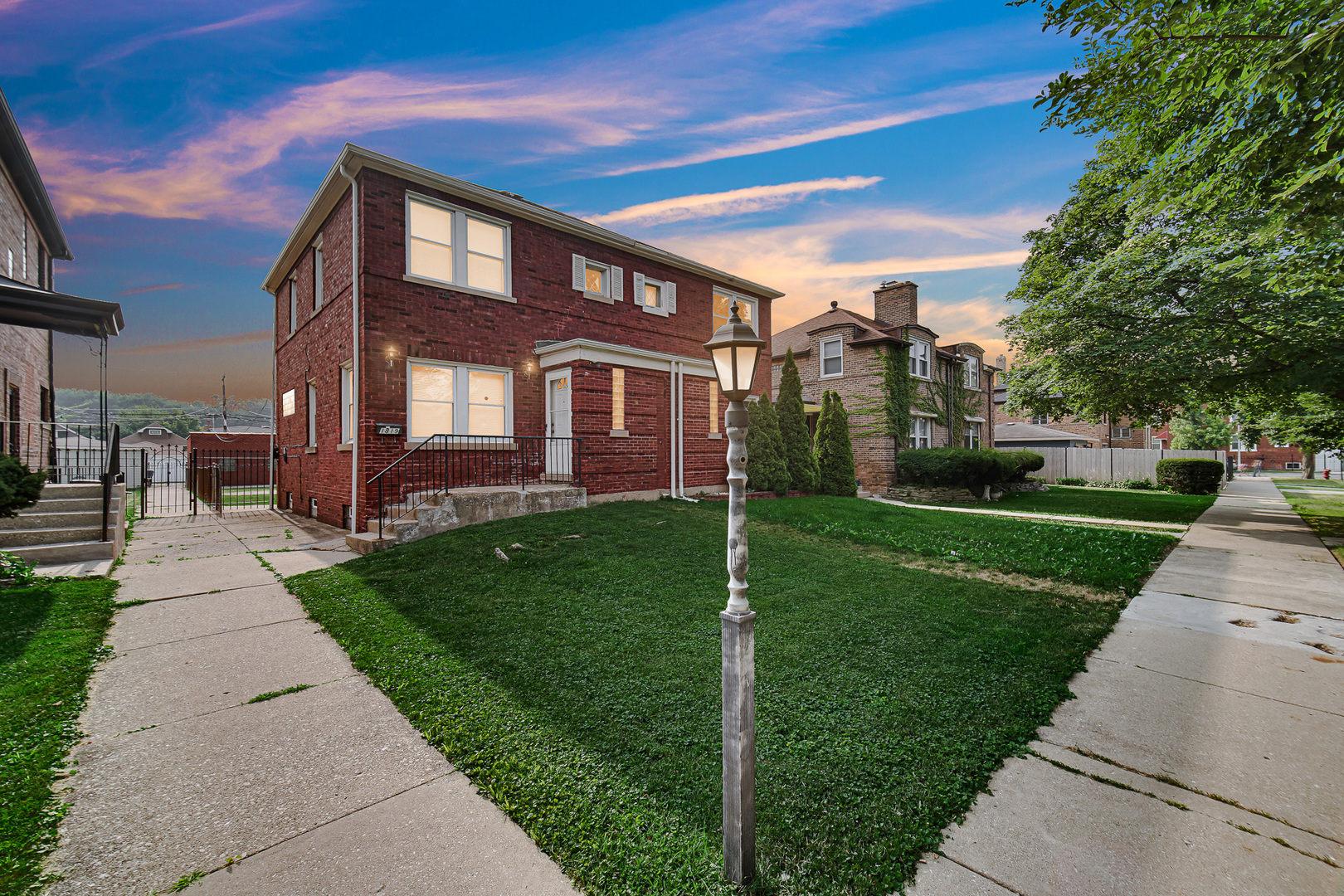 1819 N Mcvicker Avenue Property Photo 2
