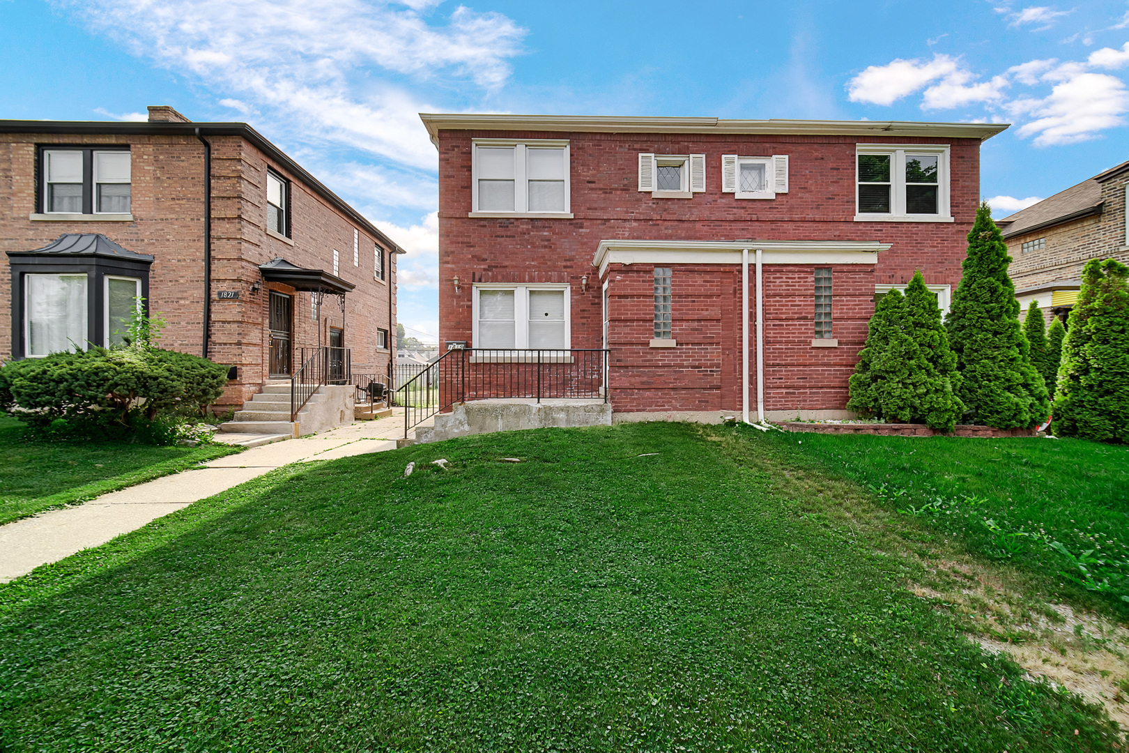 1819 N Mcvicker Avenue Property Photo 3