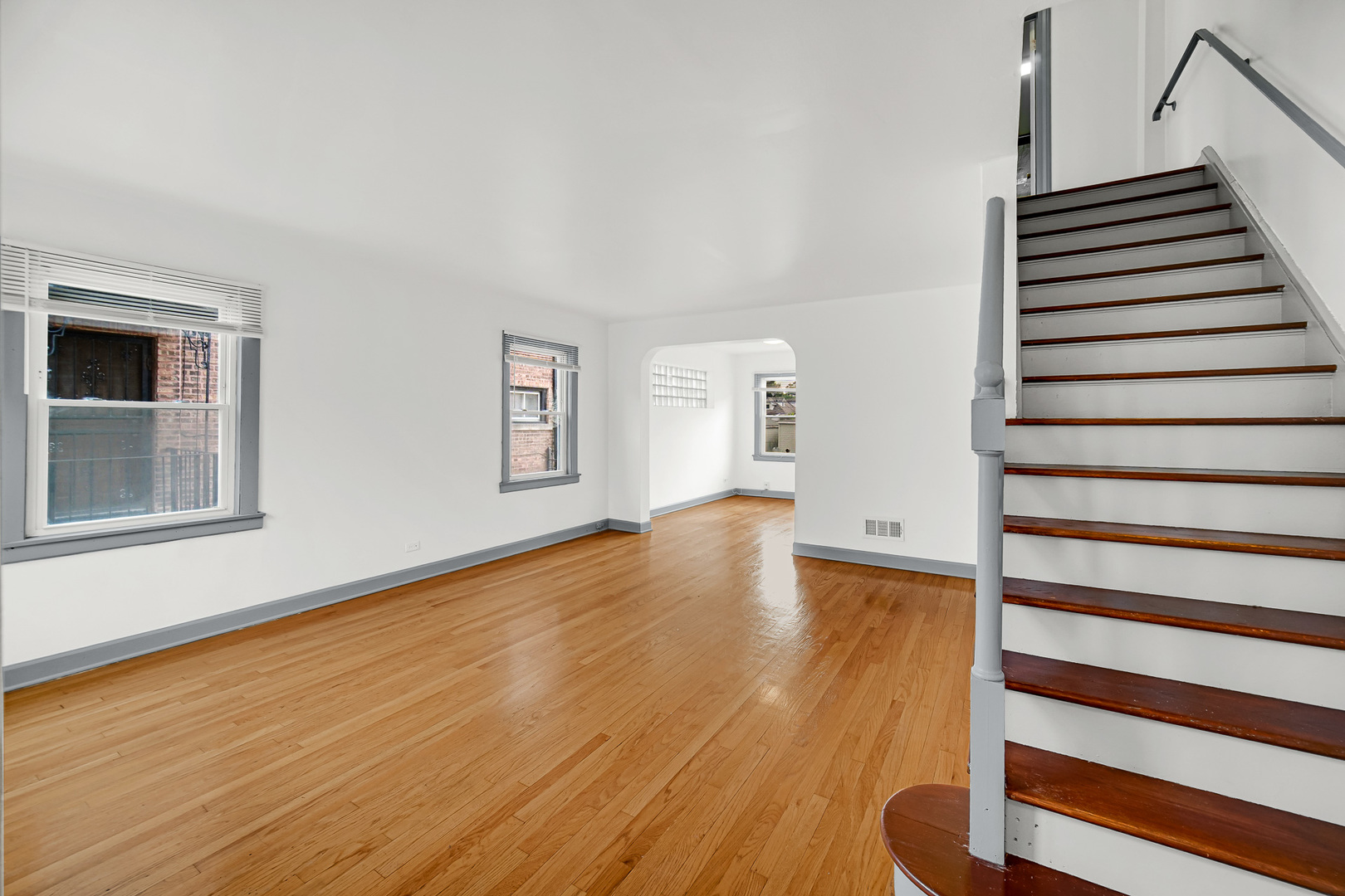1819 N Mcvicker Avenue Property Photo 4
