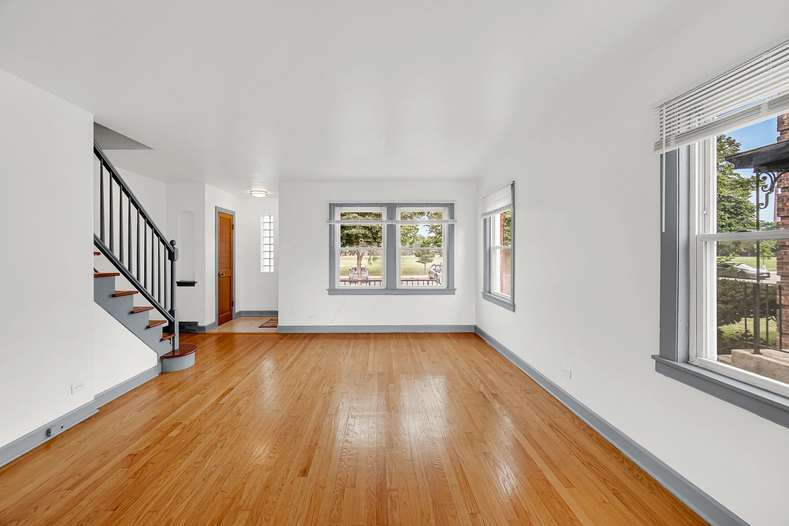 1819 N Mcvicker Avenue Property Photo 5