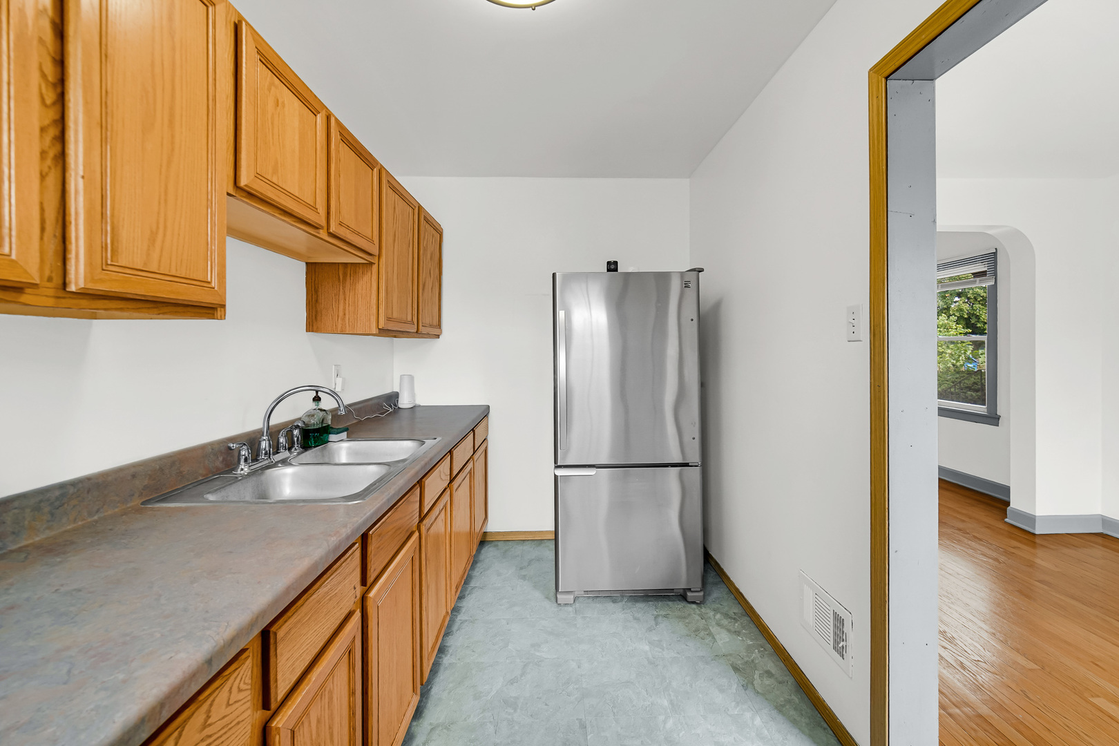 1819 N Mcvicker Avenue Property Photo 6