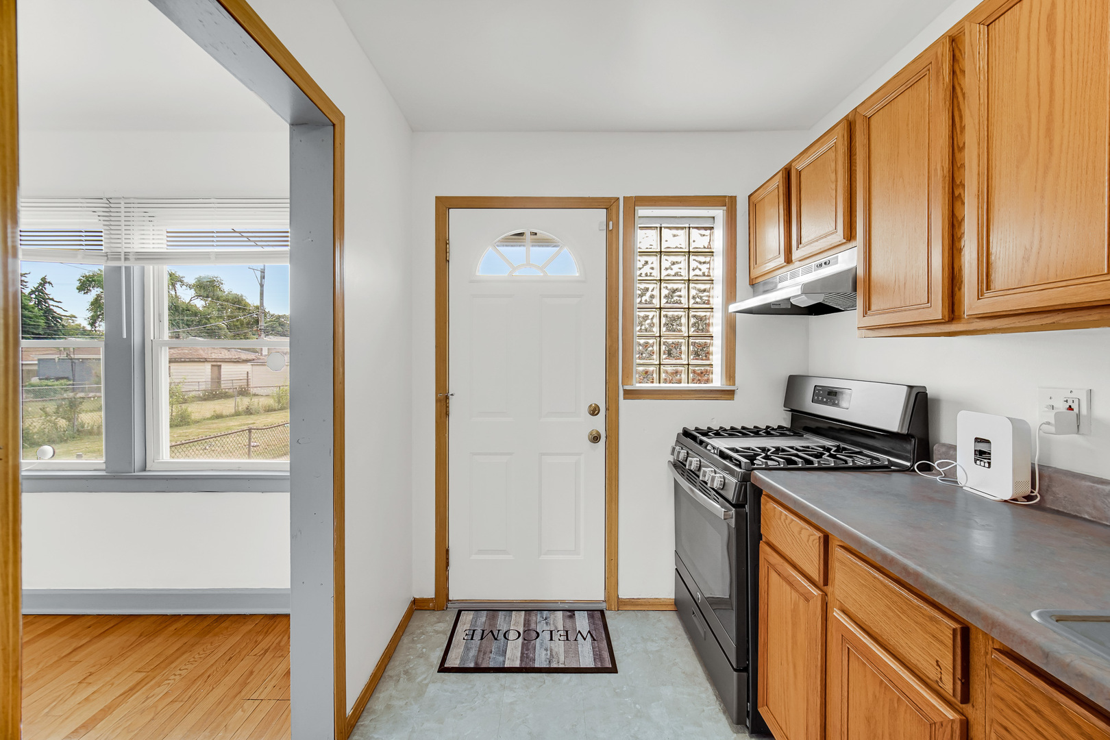 1819 N Mcvicker Avenue Property Photo 7