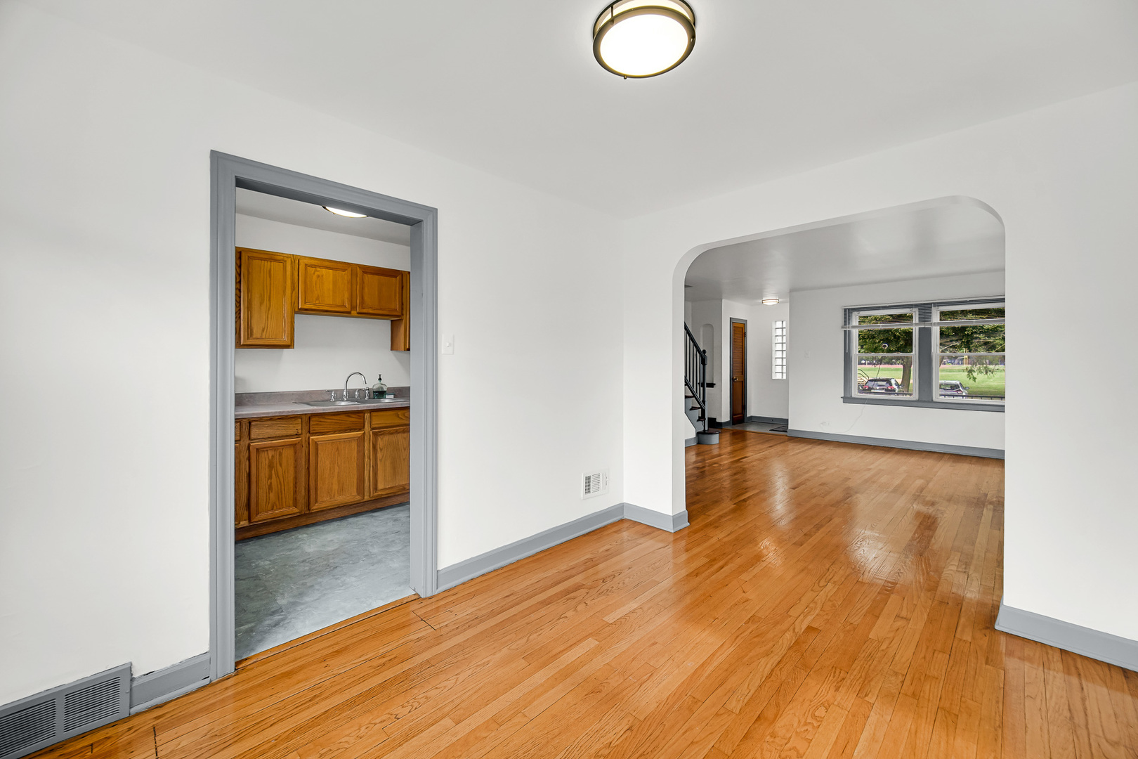 1819 N Mcvicker Avenue Property Photo 8