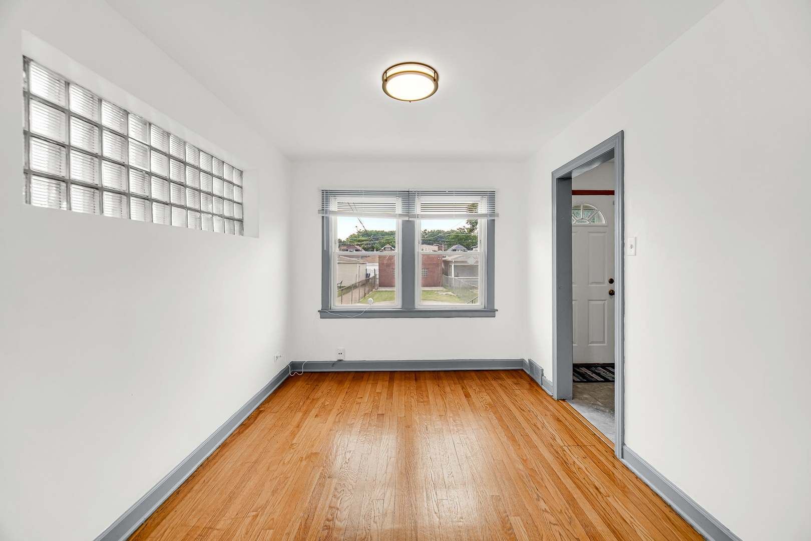 1819 N Mcvicker Avenue Property Photo 9