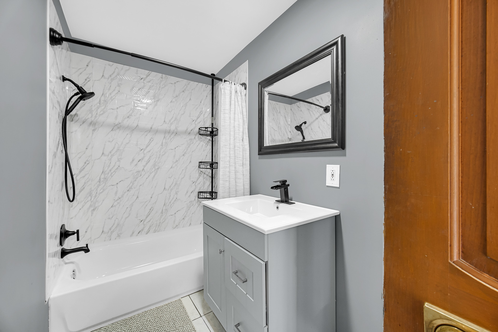 1819 N Mcvicker Avenue Property Photo 14