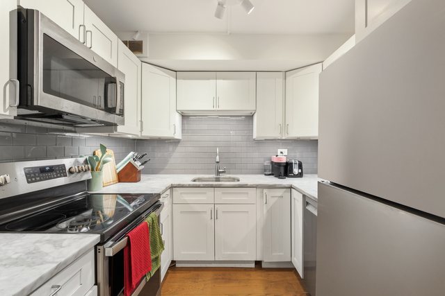 3100 N Lake Shore Drive 601 Property Photo 7