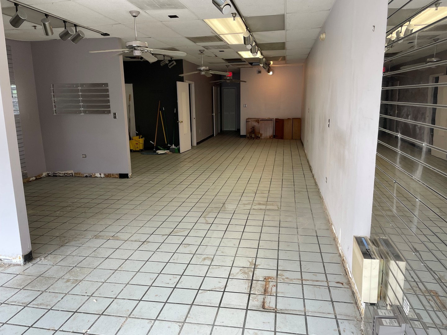 210 E Chicago Avenue Property Photo 2