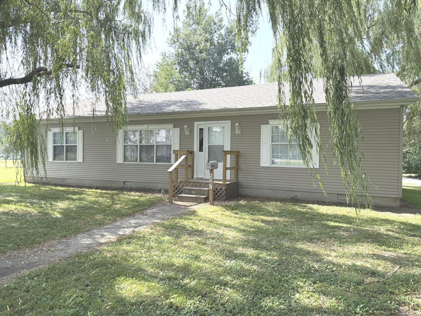 527 W 6th Street Property Photo 1