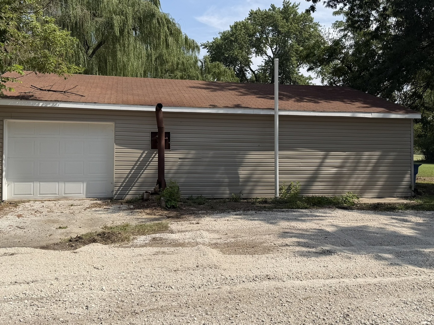 527 W 6th Street Property Photo 5