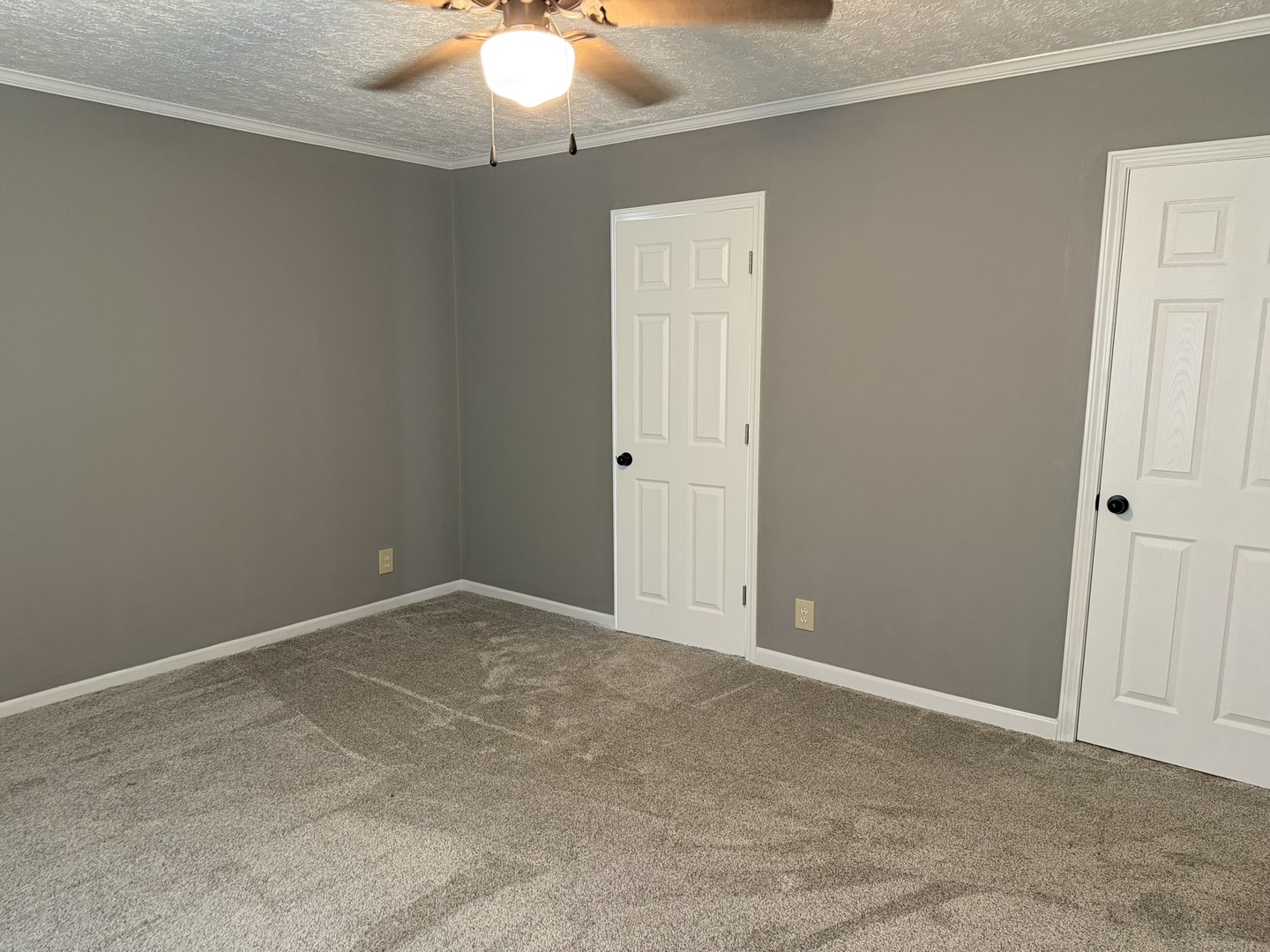 527 W 6th Street Property Photo 11