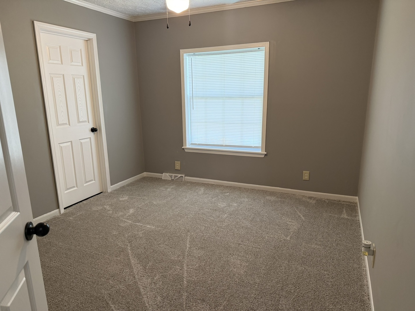 527 W 6th Street Property Photo 15