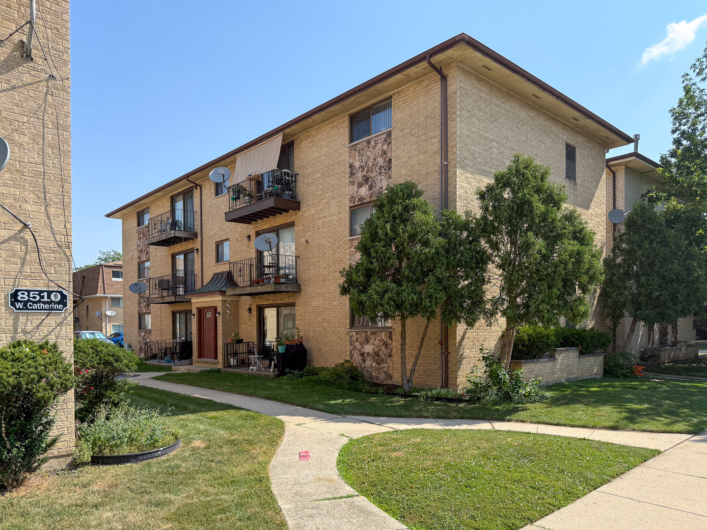 8504 W Catherine Avenue 2n Property Photo 1