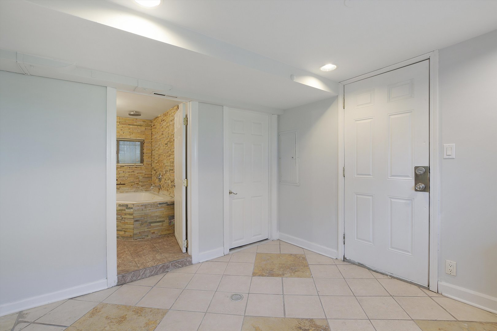 946 N Homan Avenue Property Photo 10