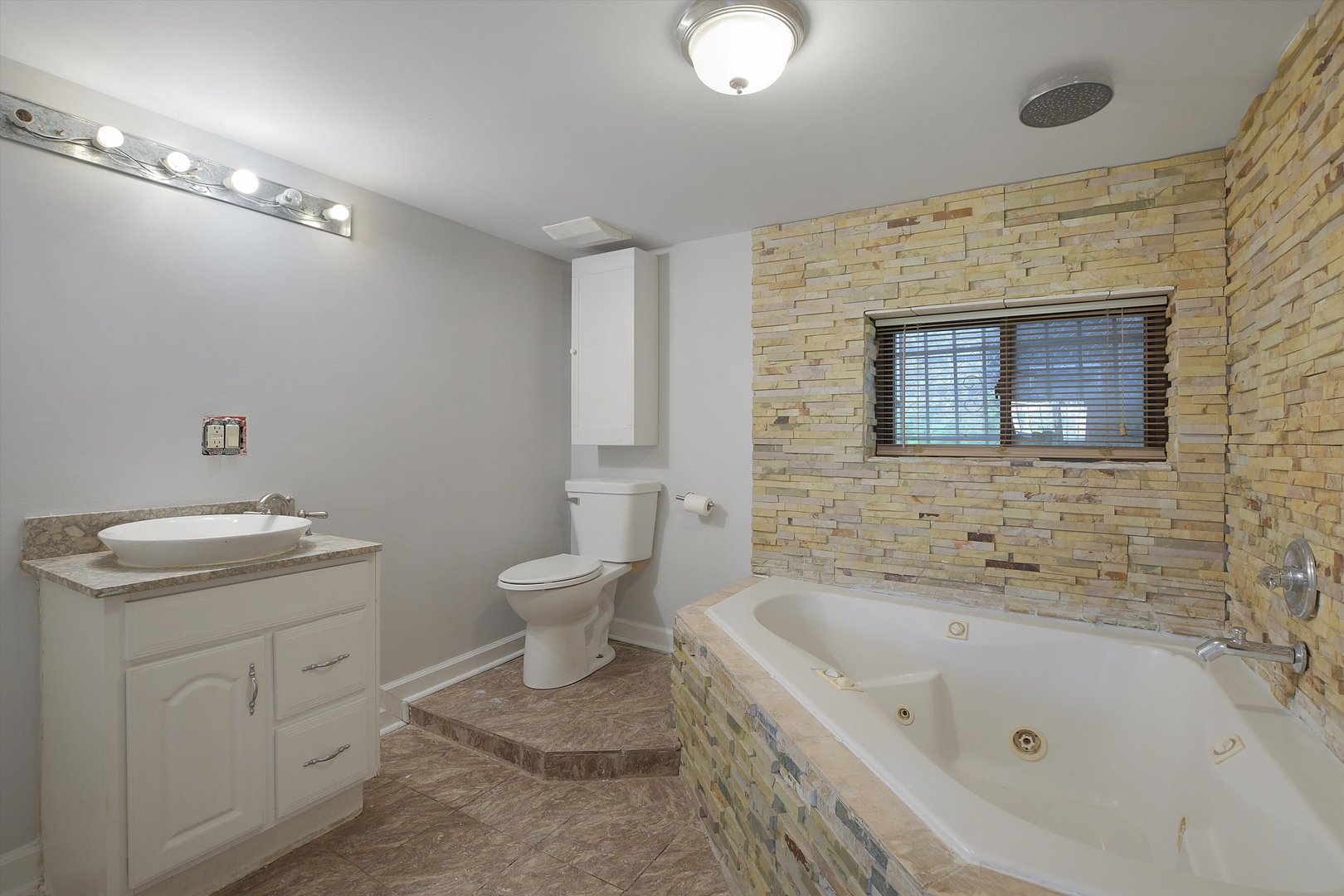 946 N Homan Avenue Property Photo 11