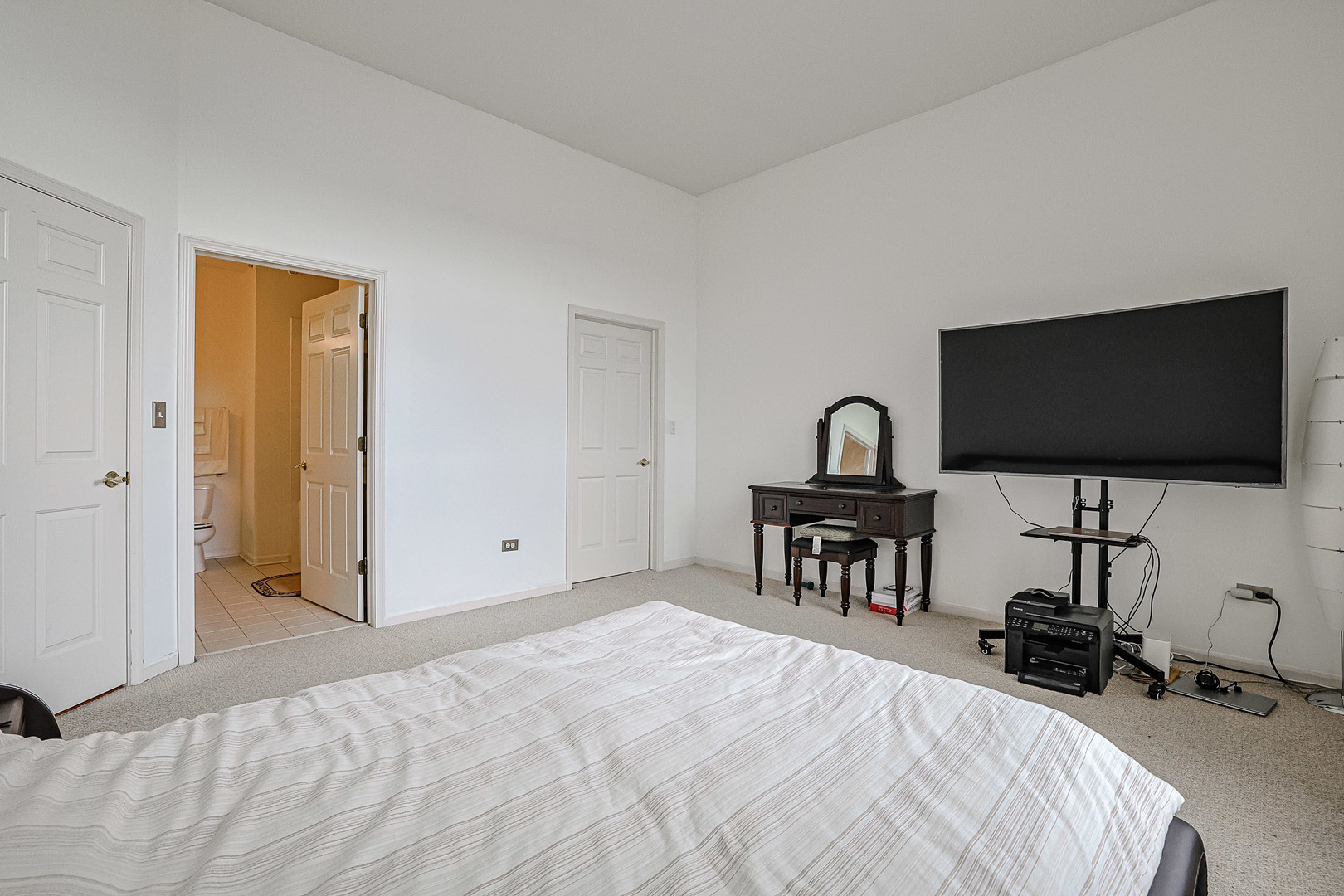 1739 Tudor Lane 308 Property Photo 11