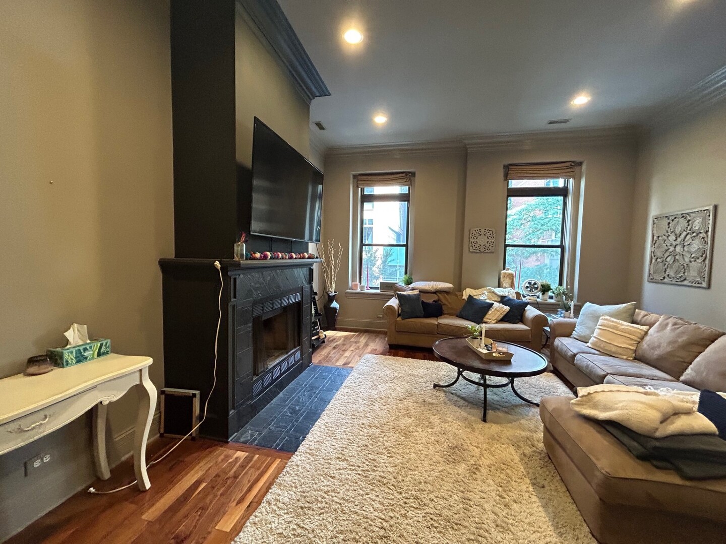 15 E Pearson Street 3 Property Photo 2