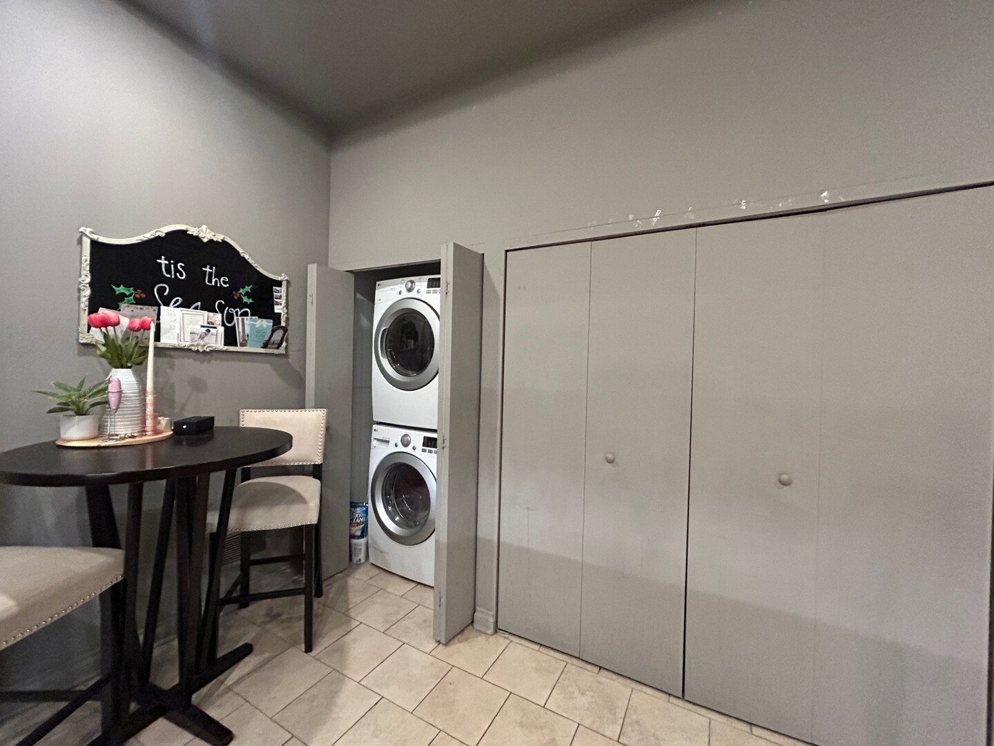 15 E Pearson Street 3 Property Photo 7