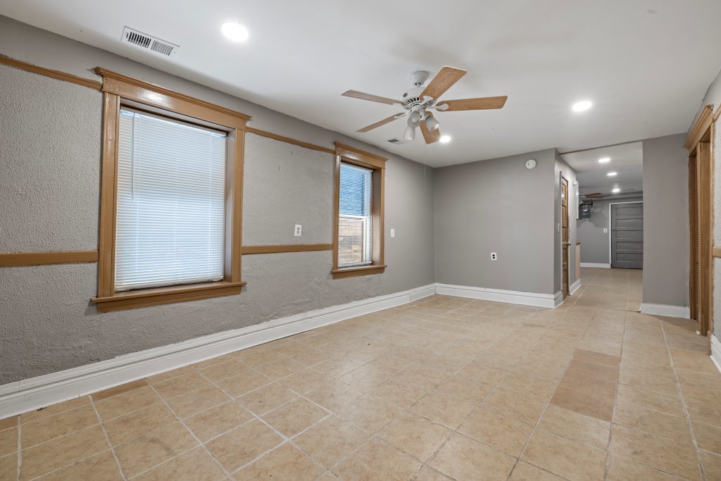 4320 S Marshfield Avenue Property Photo 2