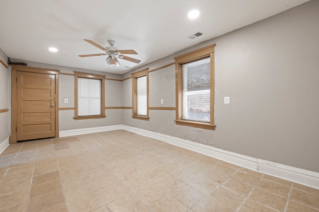 4320 S Marshfield Avenue Property Photo 4