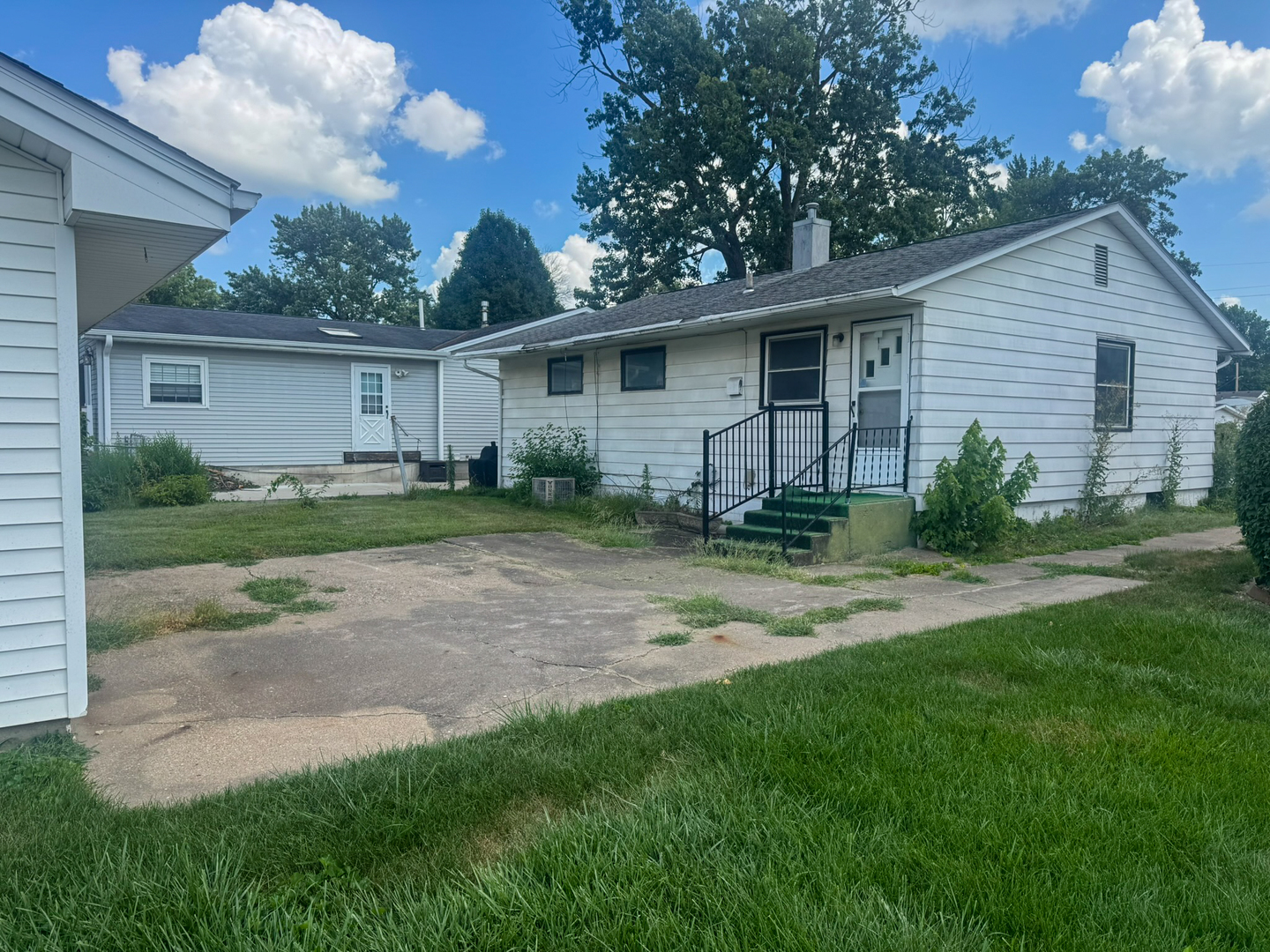 2015 Maple Street Property Photo 3