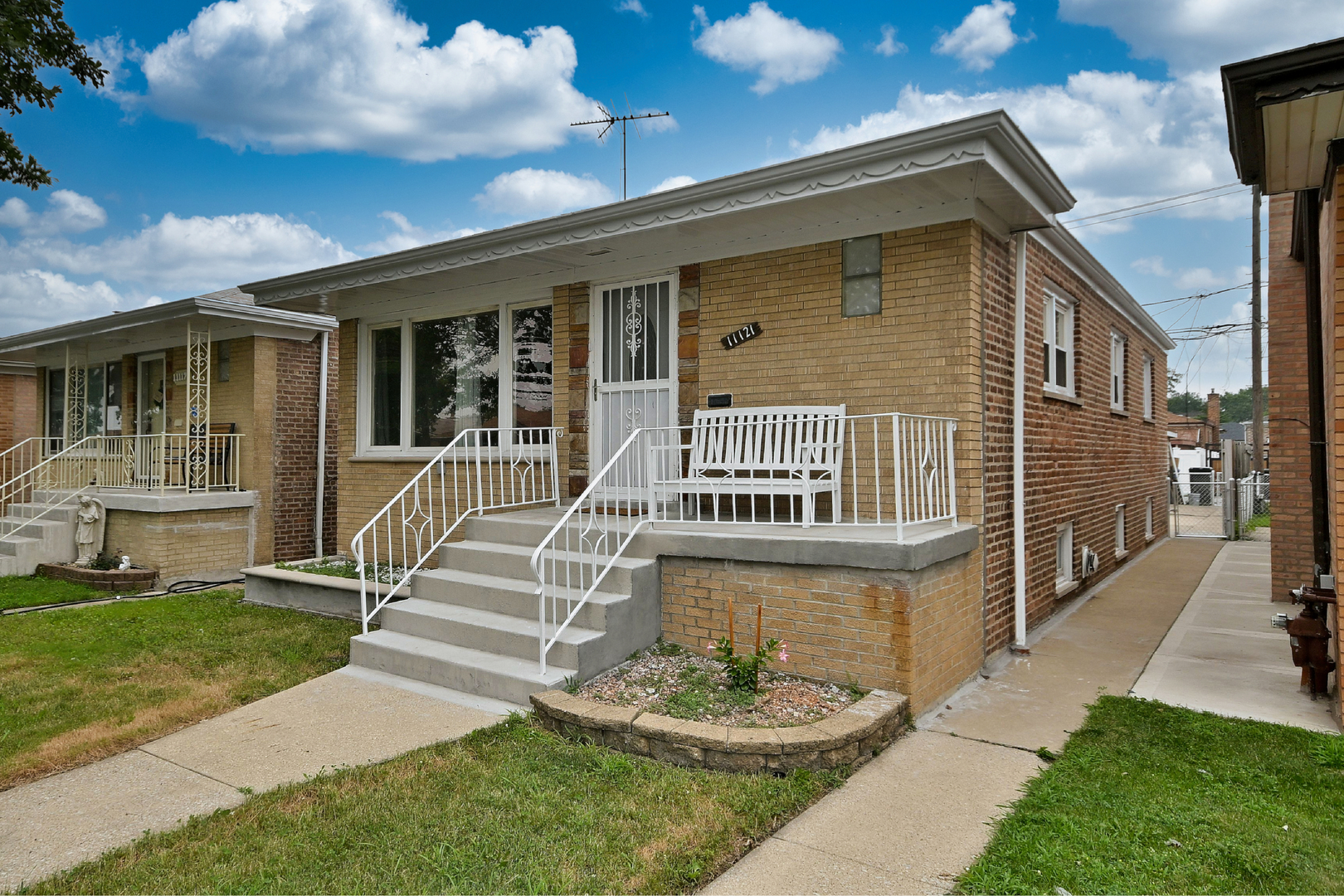 11121 S Ewing Avenue Property Photo 1