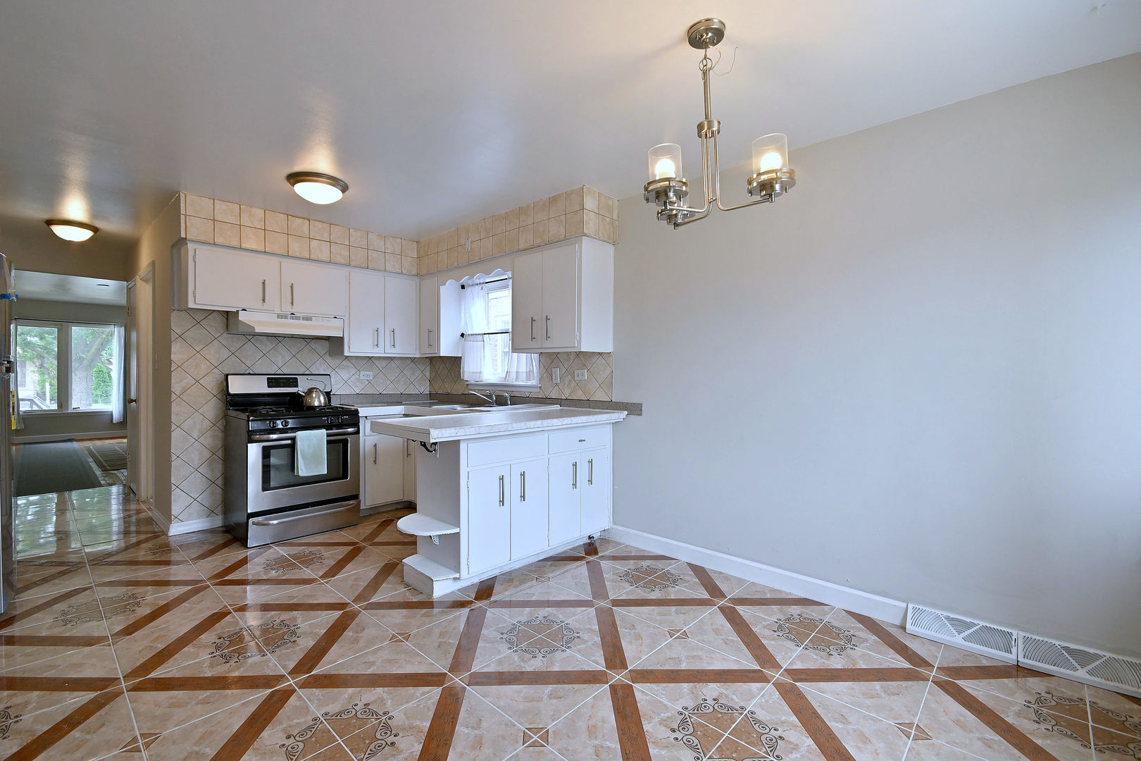 11121 S Ewing Avenue Property Photo 4