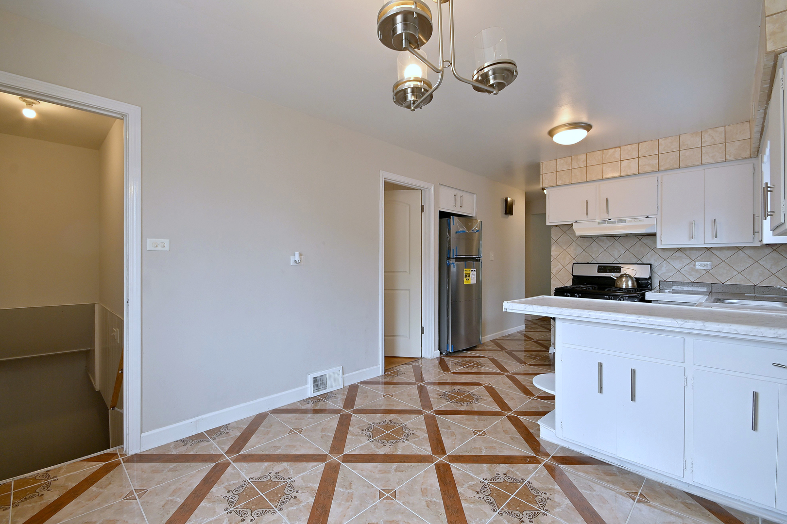 11121 S Ewing Avenue Property Photo 6
