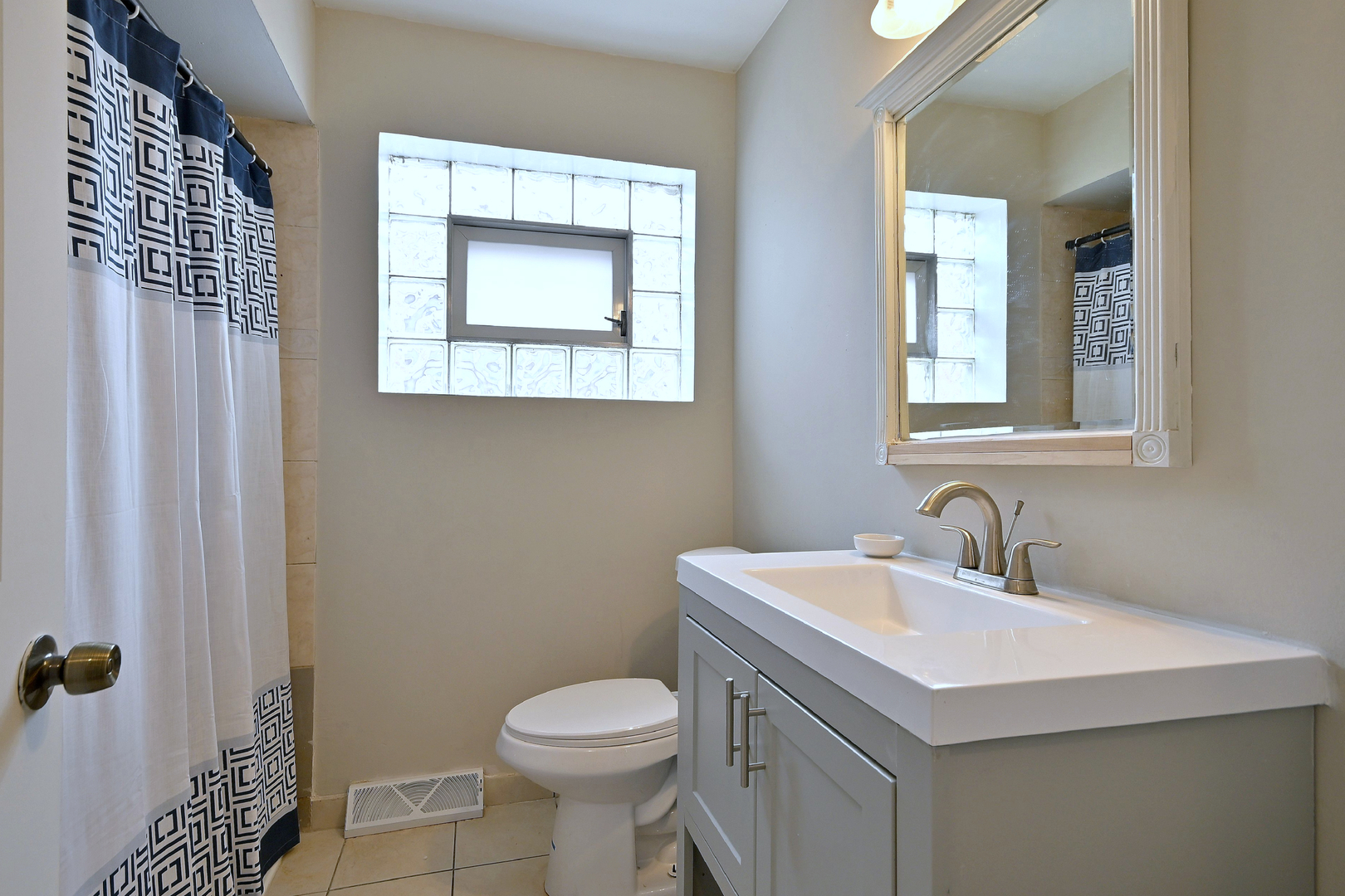 11121 S Ewing Avenue Property Photo 8