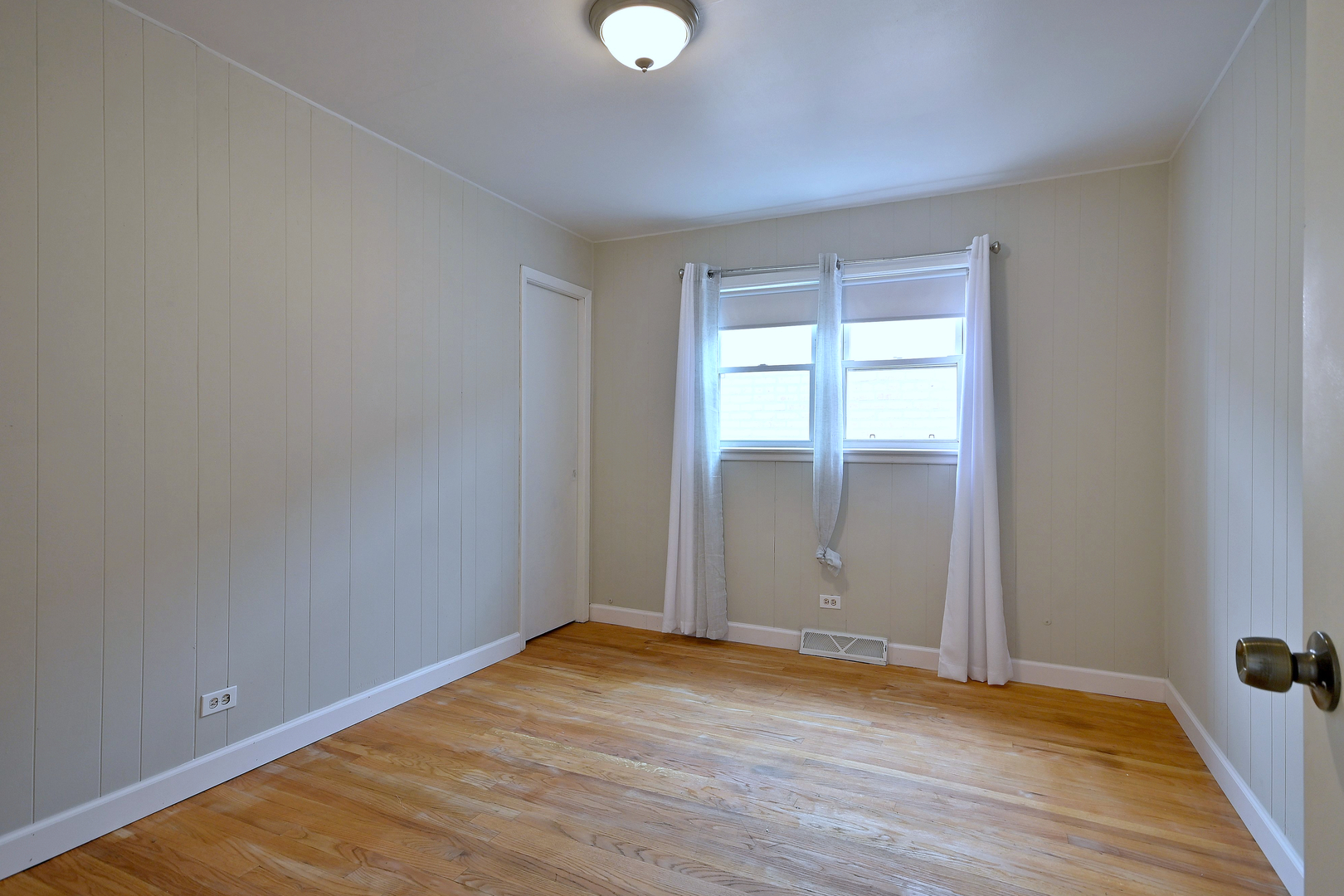 11121 S Ewing Avenue Property Photo 9