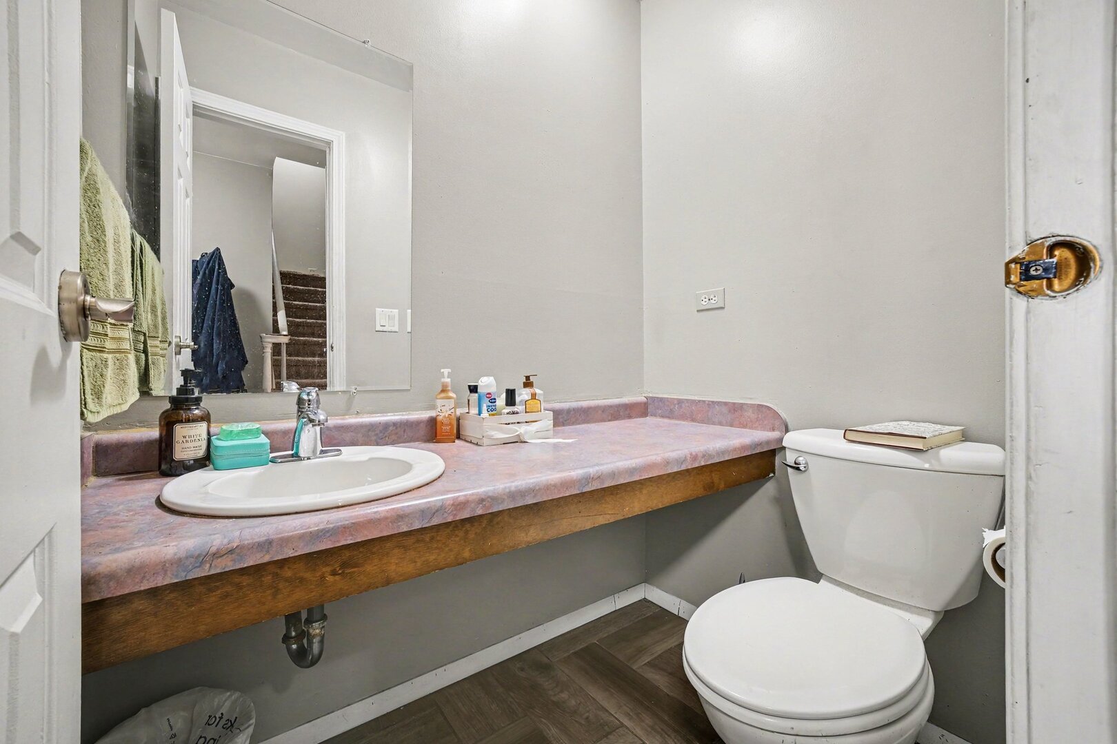 532 Carlyle Lane Property Photo 6