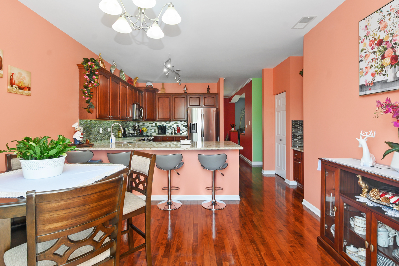 9418 Albany Court Property Photo 6