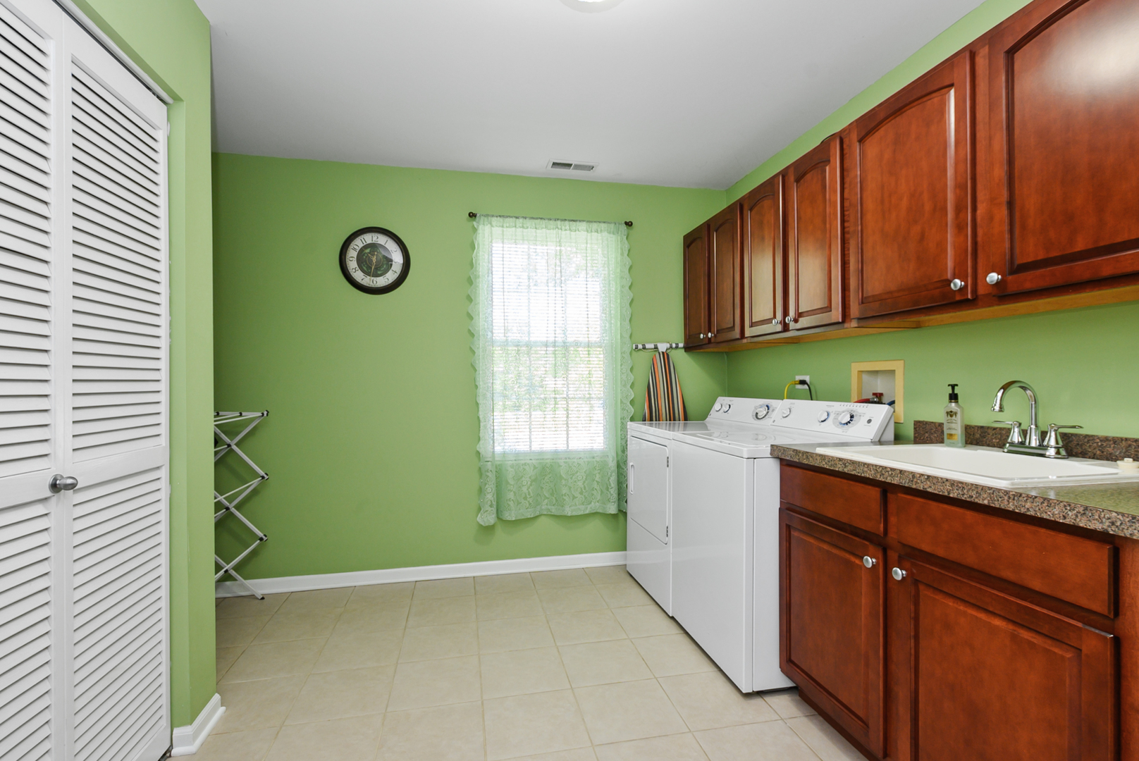 9418 Albany Court Property Photo 25