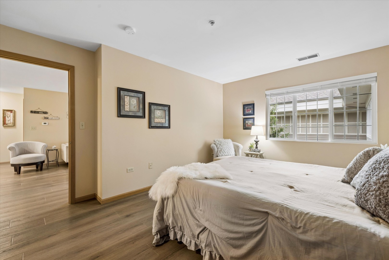 605 Barrington Avenue 332 Property Photo 10