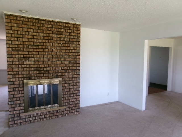 1074 N 2nd Road Property Photo 3