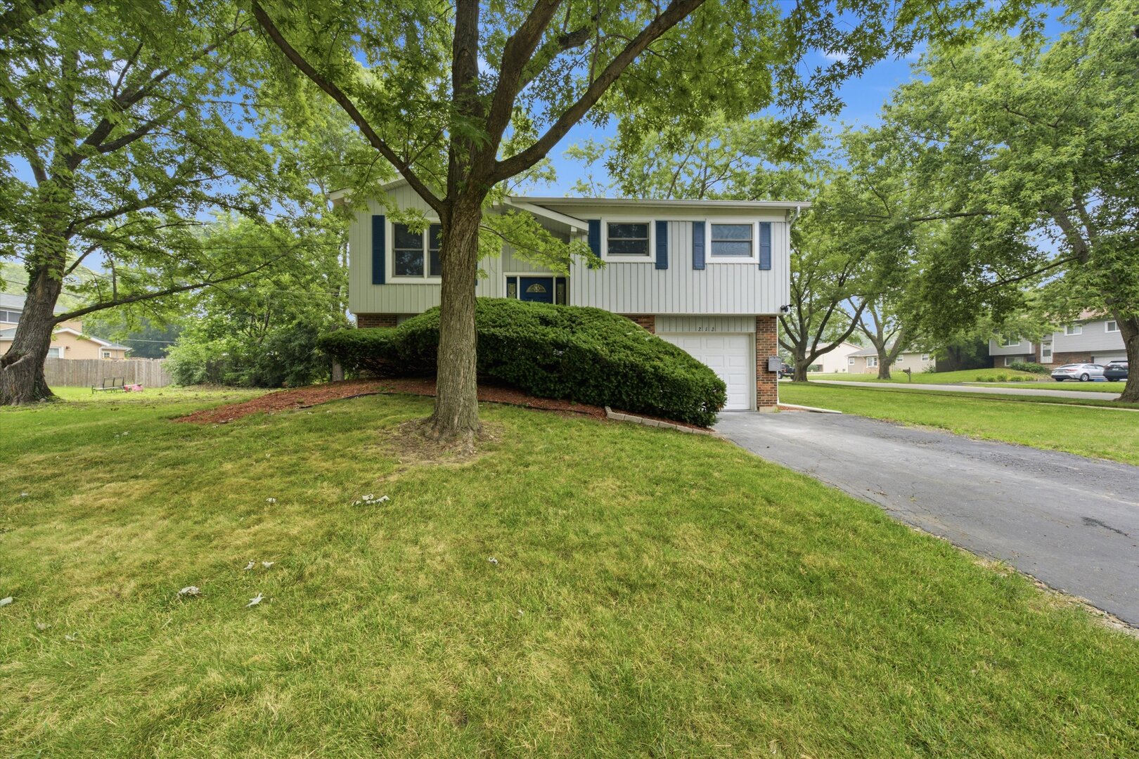 212 Kenilworth Drive Property Photo 2