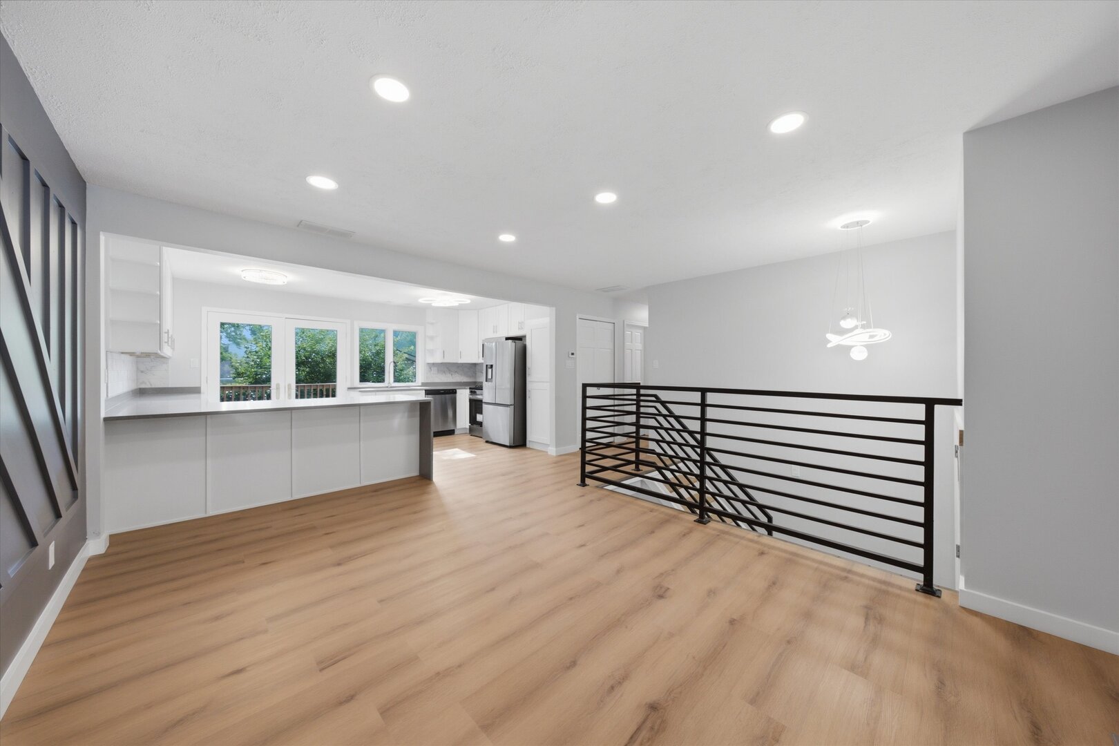212 Kenilworth Drive Property Photo 3