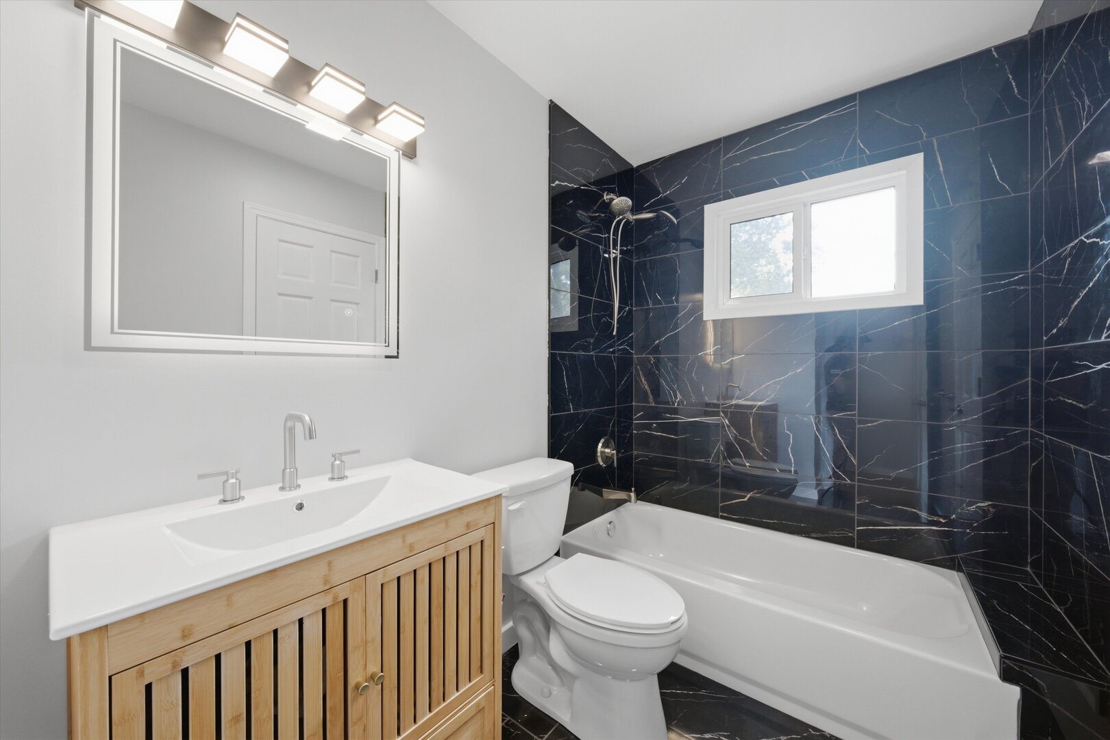 212 Kenilworth Drive Property Photo 14