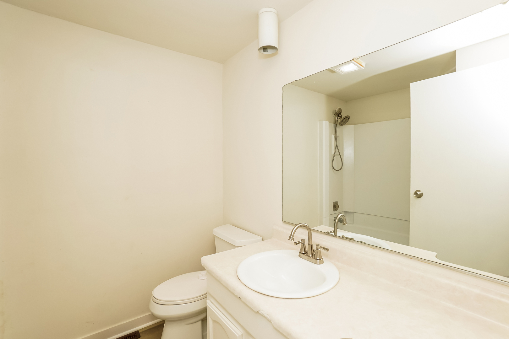 6743 Leland Avenue Property Photo 8
