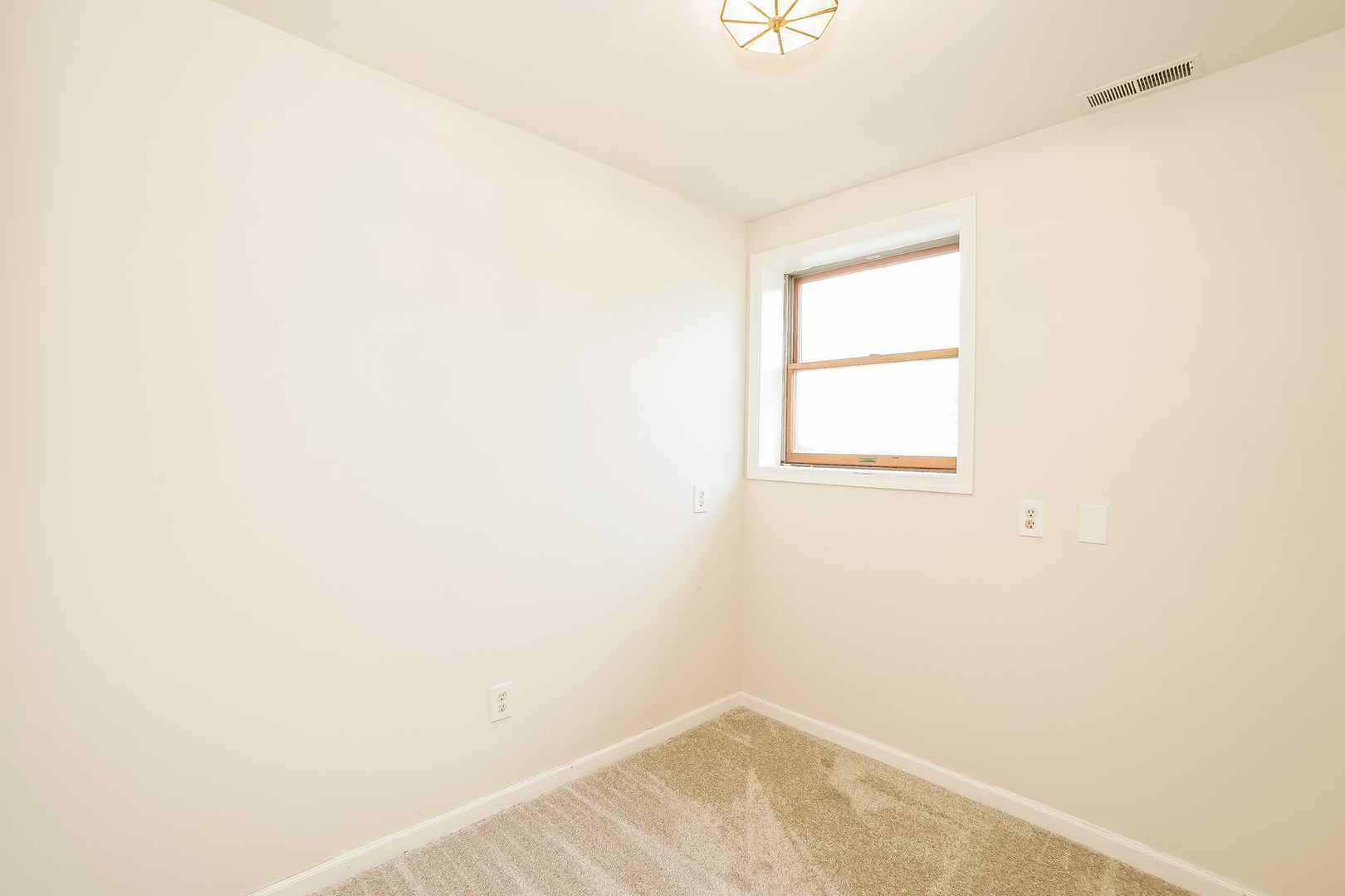 6743 Leland Avenue Property Photo 10