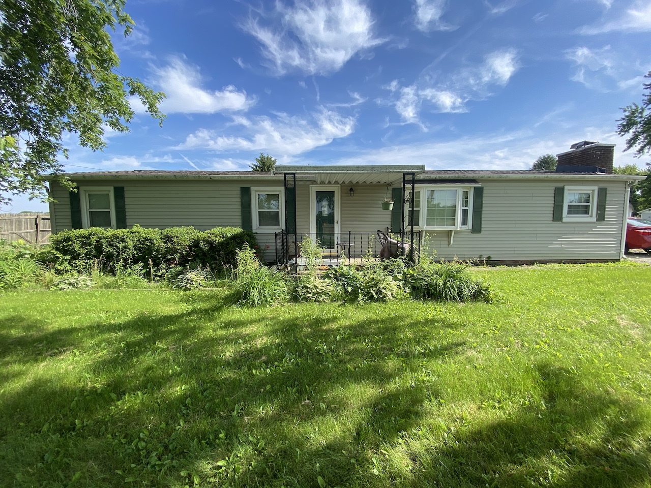 515 E Ross Lane Property Photo 1