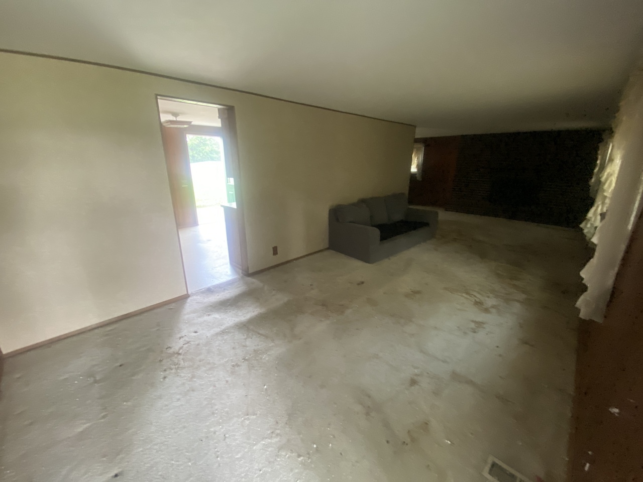 515 E Ross Lane Property Photo 6